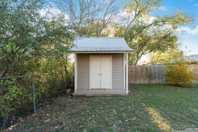 view of outbuilding featuring a lawn