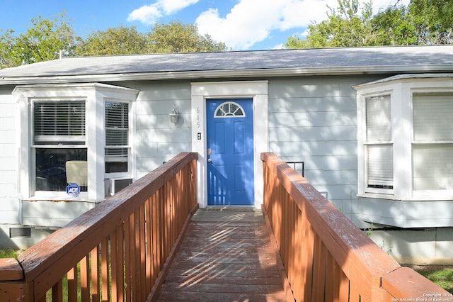 property entrance with a wooden deck