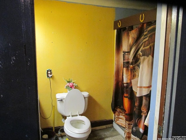 bathroom featuring toilet