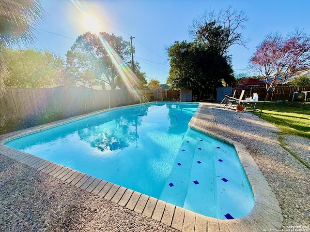 view of swimming pool