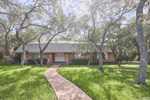 ranch-style house featuring a front lawn