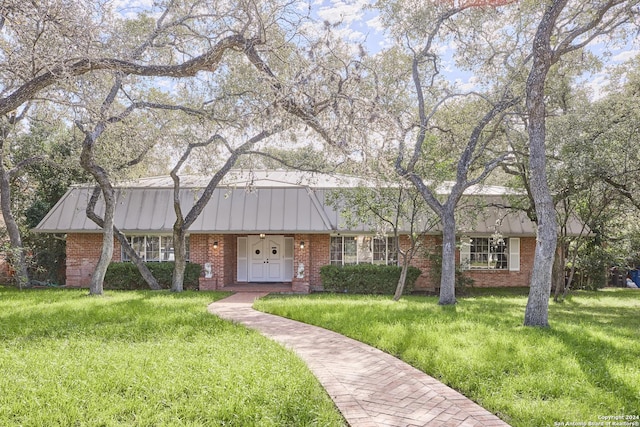 ranch-style home with a front yard