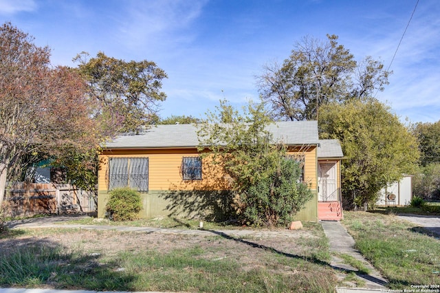 view of front of property