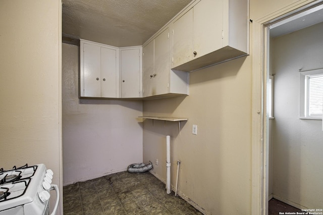 washroom featuring a textured ceiling