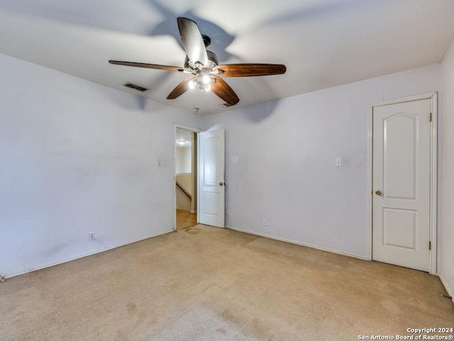 carpeted spare room featuring ceiling fan