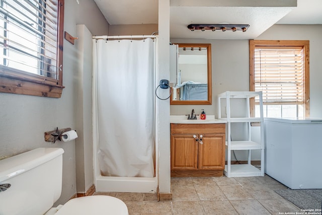 bathroom with vanity, curtained shower, and toilet