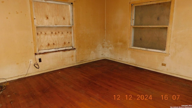 spare room featuring dark hardwood / wood-style flooring