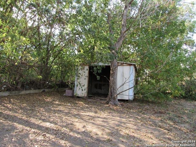 view of outbuilding