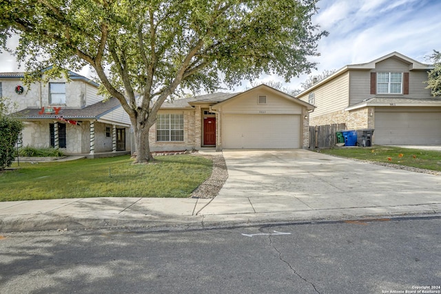 view of front of home featuring a front yard