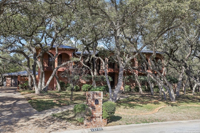 view of front facade