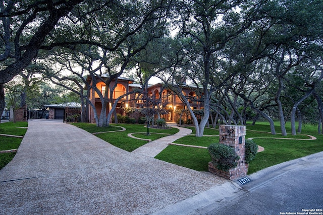 view of front of house with a front yard