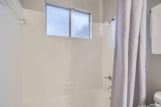 bathroom featuring toilet and shower / tub combo