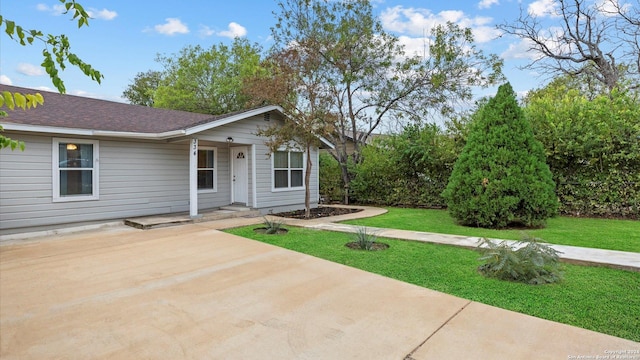 view of front of property with a front lawn