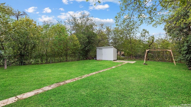 view of yard with a storage unit