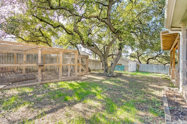 view of yard with an outdoor structure