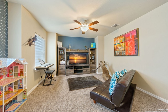 carpeted living room featuring ceiling fan