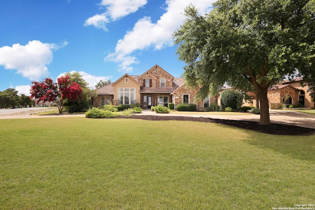 view of front facade with a front lawn