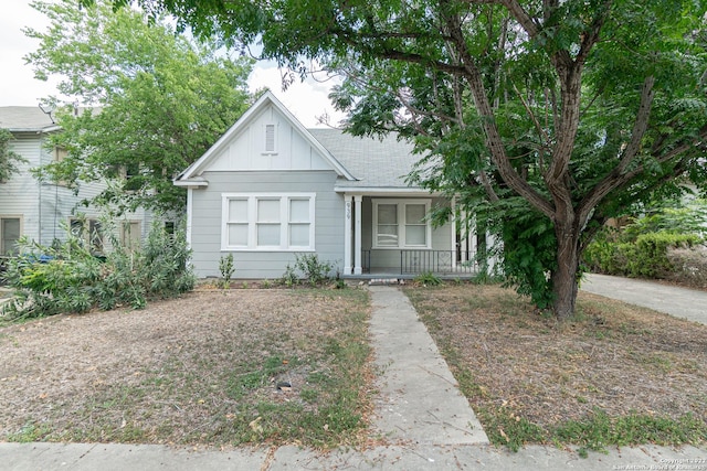 939 Avant Ave, San Antonio, TX 78210 - view of front facade with a porch, board and batten siding, and a shingled roof