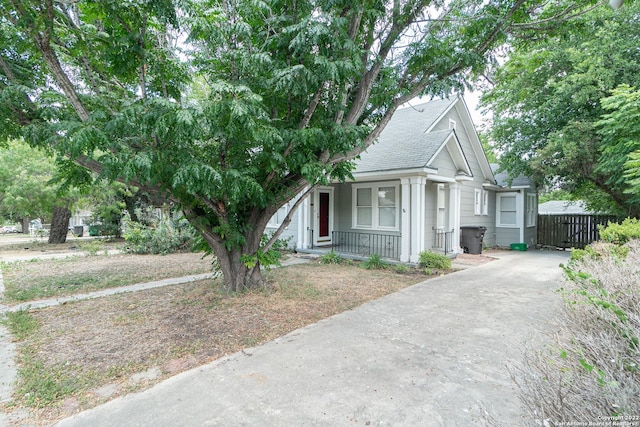 view of front of property featuring covered porch