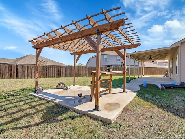 view of yard featuring a pergola, ceiling fan, and a patio area