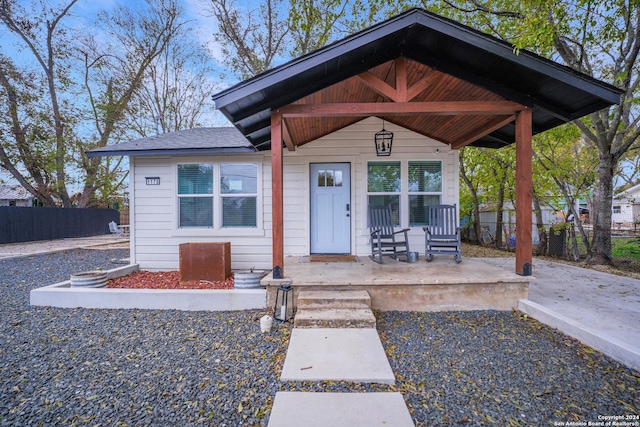 bungalow-style home with covered porch