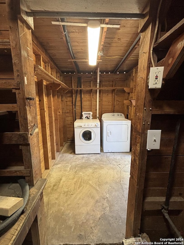 laundry room with washing machine and clothes dryer