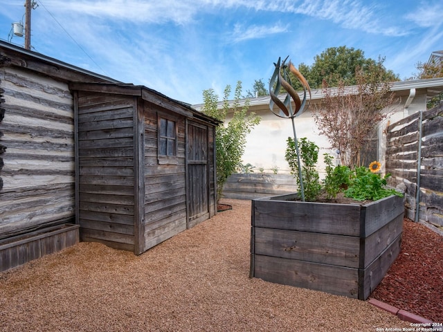 view of outbuilding