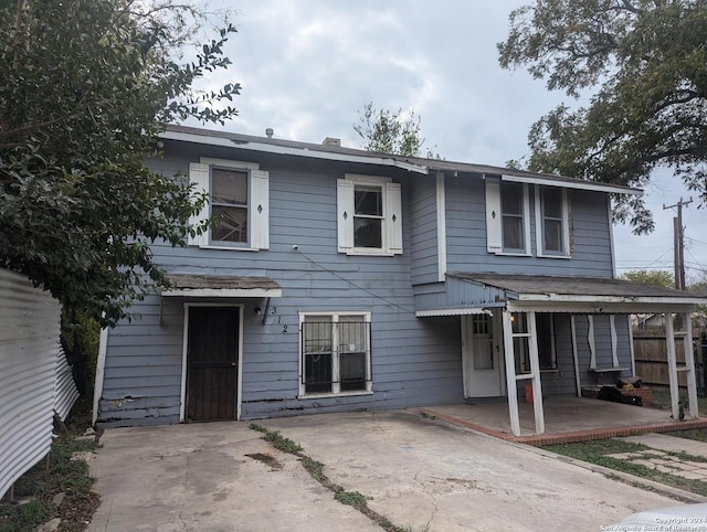 view of front of property featuring a patio