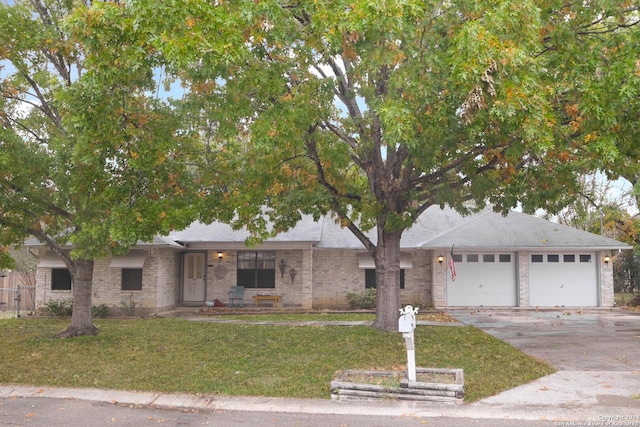 view of front facade with a garage and a front lawn