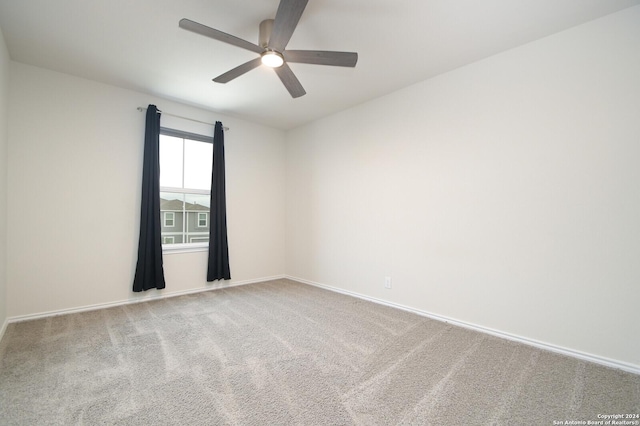 carpeted empty room featuring ceiling fan