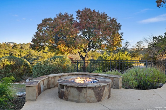 view of patio with an outdoor fire pit