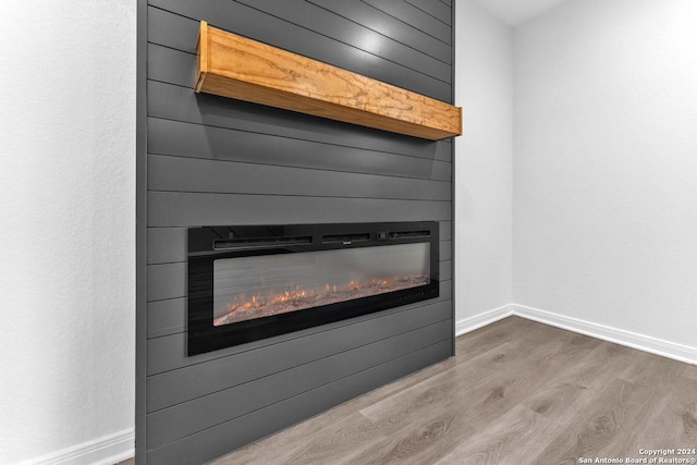 interior details with hardwood / wood-style flooring