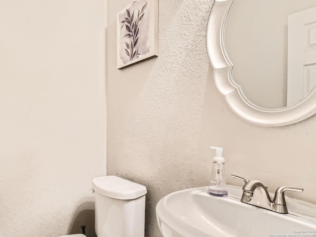 bathroom featuring toilet and sink