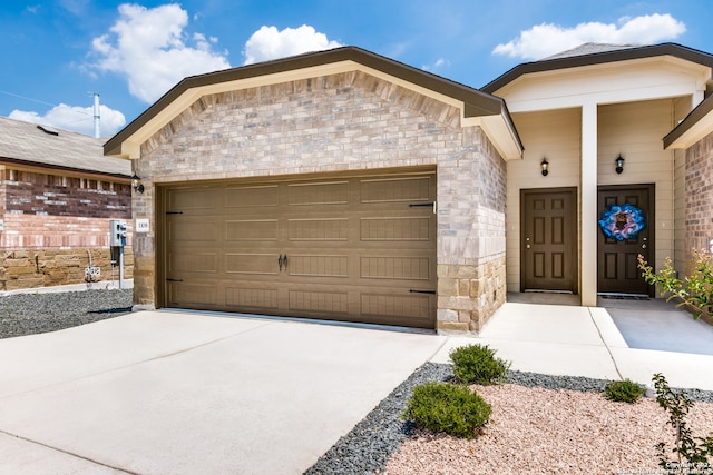 view of front facade with a garage