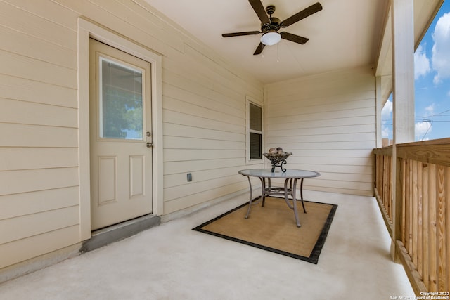 sunroom / solarium featuring ceiling fan