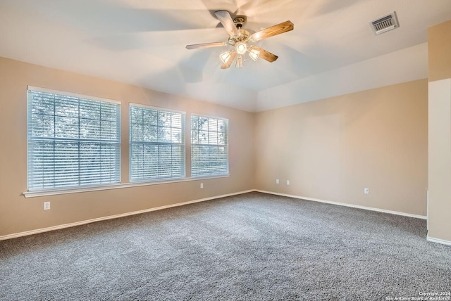 unfurnished room with carpet flooring and ceiling fan