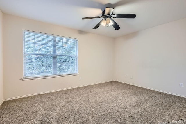 carpeted empty room featuring ceiling fan