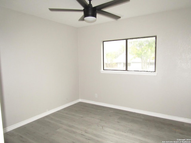 empty room featuring ceiling fan and dark wood-type flooring