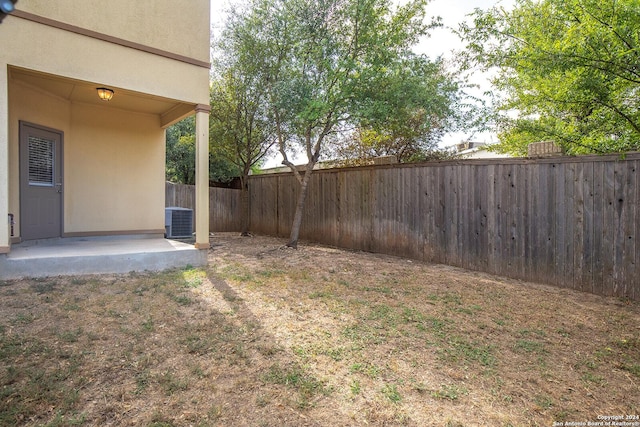 view of yard featuring central AC unit