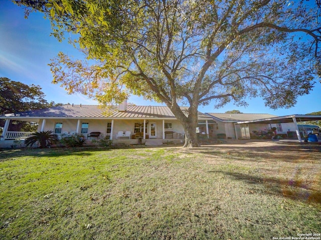 view of front of property featuring a front yard