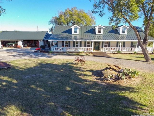 view of front facade featuring a front lawn and a carport