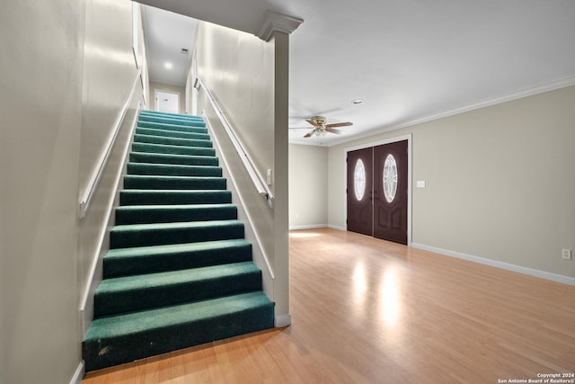 entryway featuring light hardwood / wood-style flooring, ceiling fan, and ornamental molding