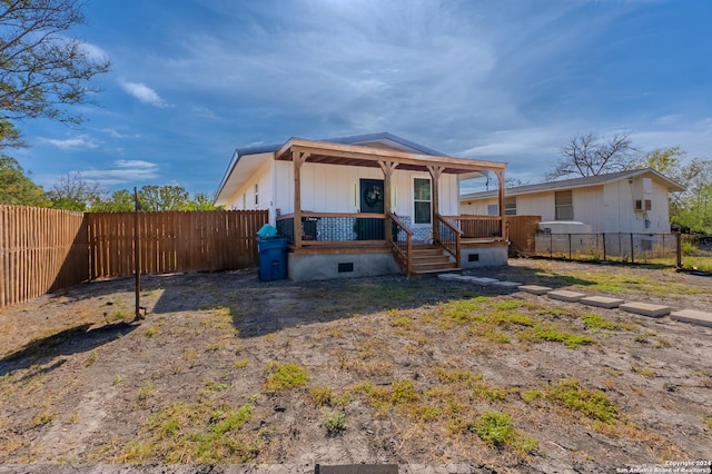 view of front of property with covered porch