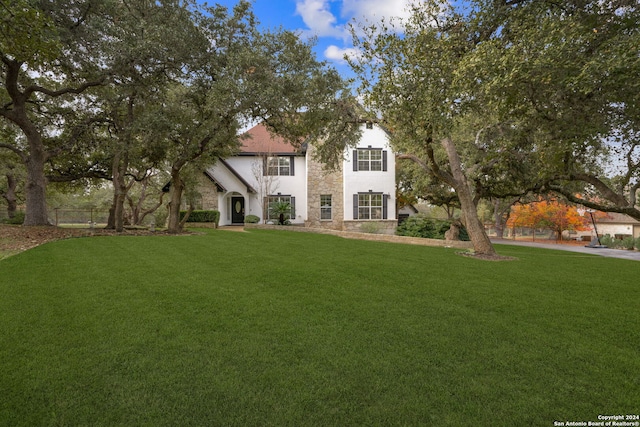 view of front of house featuring a front yard