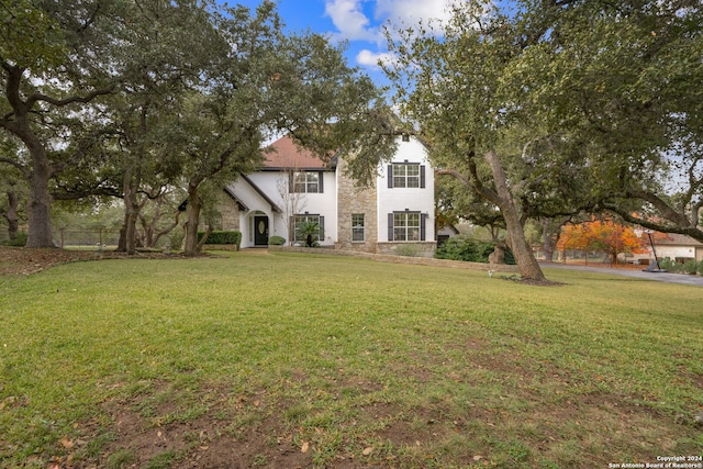 view of front of house featuring a front yard