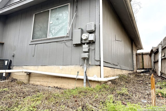 view of home's exterior