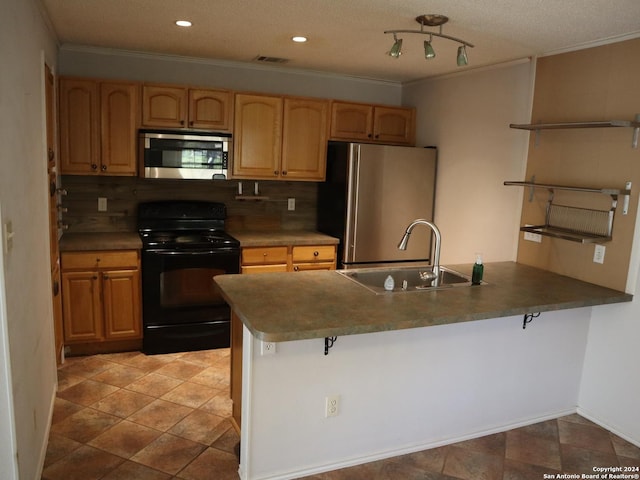 kitchen with a kitchen bar, kitchen peninsula, sink, and appliances with stainless steel finishes