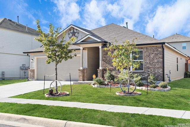 view of front of property featuring a front yard and a garage