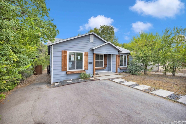 bungalow-style house with fence