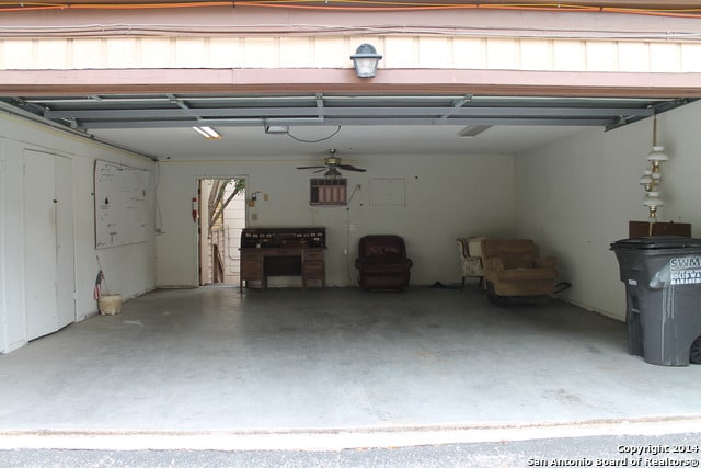 garage with ceiling fan